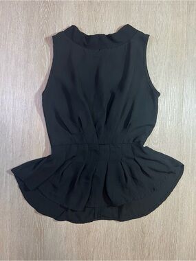 Sleeveless Black Minimalist Peplum Blouse with Chic Gathered Waist